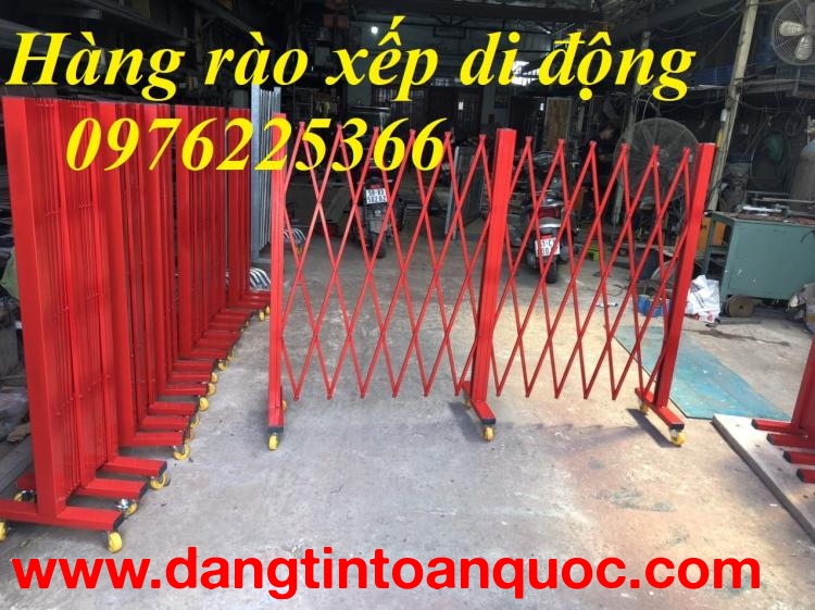 Hàng rào xếp kéo tay có bánh xe 