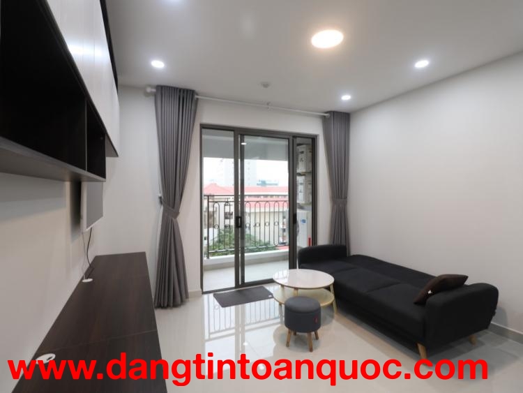 Cho thuê rẻ căn hộ 2 phòng ngủ 68m2 Saigon Royal trung tâm Sài Gòn