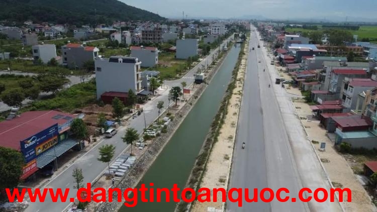 Đất đấu giá tổ dân phố kem . gần nhà xã hội yên lư  yên dũng bắc giang . diện tich 90m2 . măt tien 5