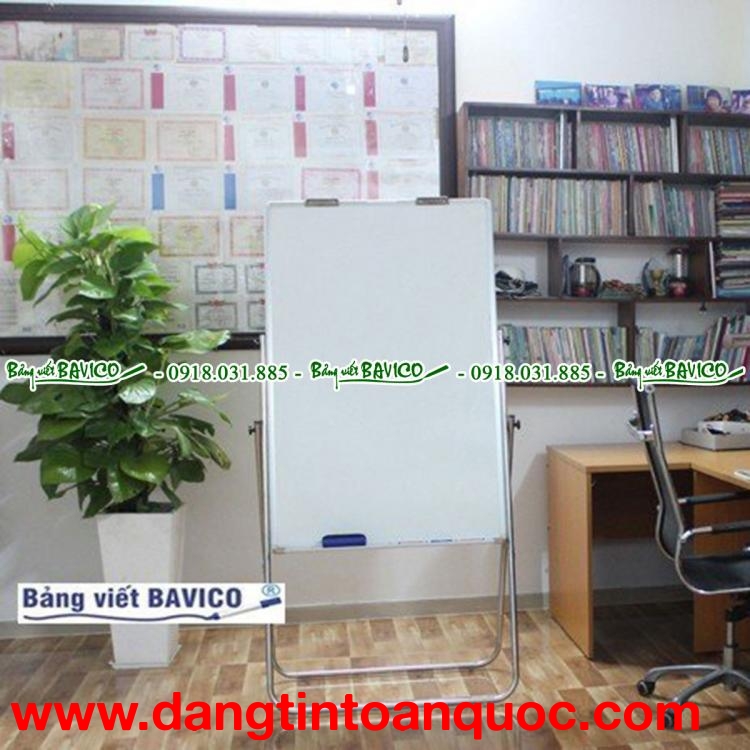 Bảng flipchart viết bút lông từ Hàn Quốc chân inox