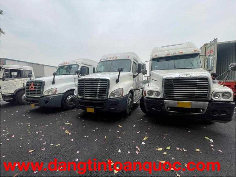 Thanh lý xe đầu kéo mỹ Freightliner cascadia 2010 cũ