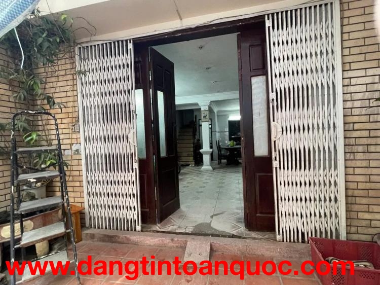 Bán Nhà Đê La Thành Đống Đa 9,8 Tỷ,60m2 5T MT 5M,Sổ Đổ CC,Ngõ 3 Gác Tránh