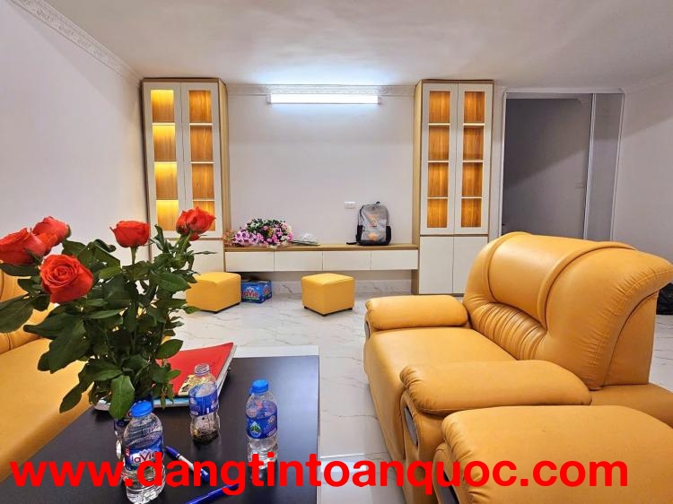 Bán nhà Cự Lộc Thanh Xuân 35m 5 tầng mặt tiền rộng nhà đẹp ở ngay 6.15 tỷ lh 0975124520