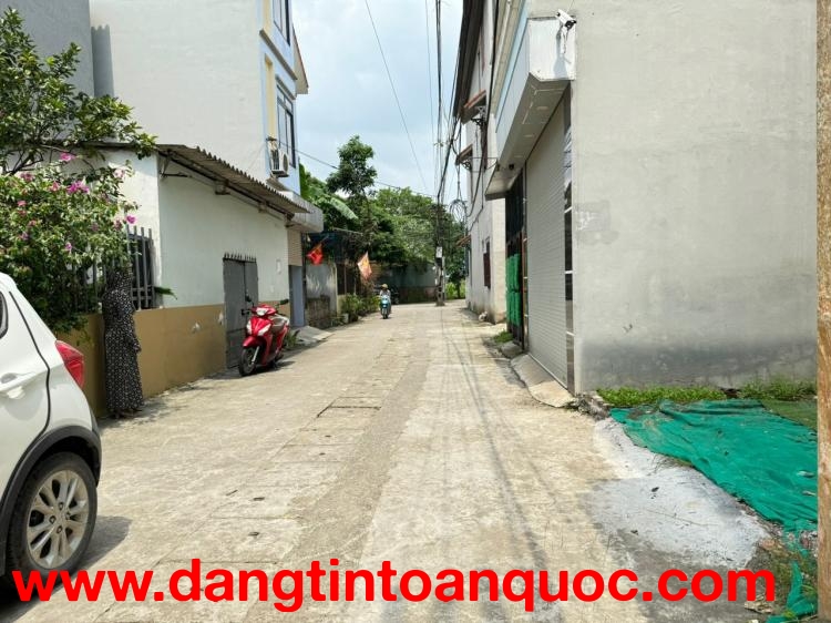 Bán đất gần chợ Nam Hồng, Đông Anh, Hà Nội. Đường thông, oto tránh. DT 45m, giá 3,06 tỷ. 