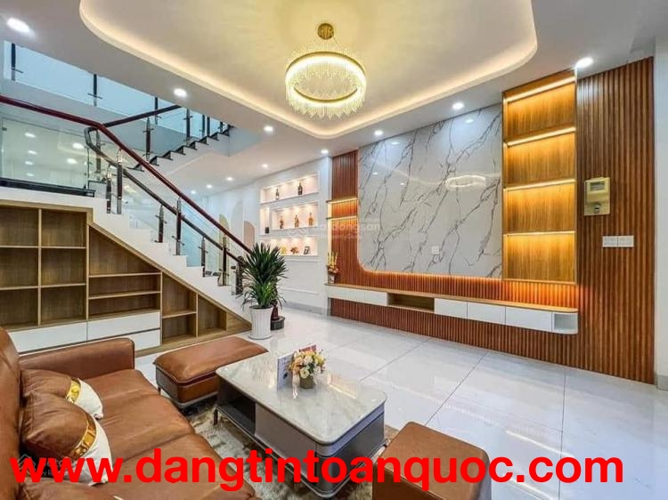 Ngộp, bán nhà 2 tầng, Lã Xuân Oai, 90m2, ngang 8m, đẹp, ở ngay, nhỉnh 5.5 tỷ,