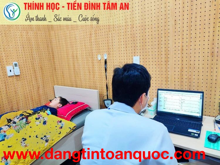 Phát hiện trẻ nghe kém, điếc bẩm sinh và biện pháp can thiệp