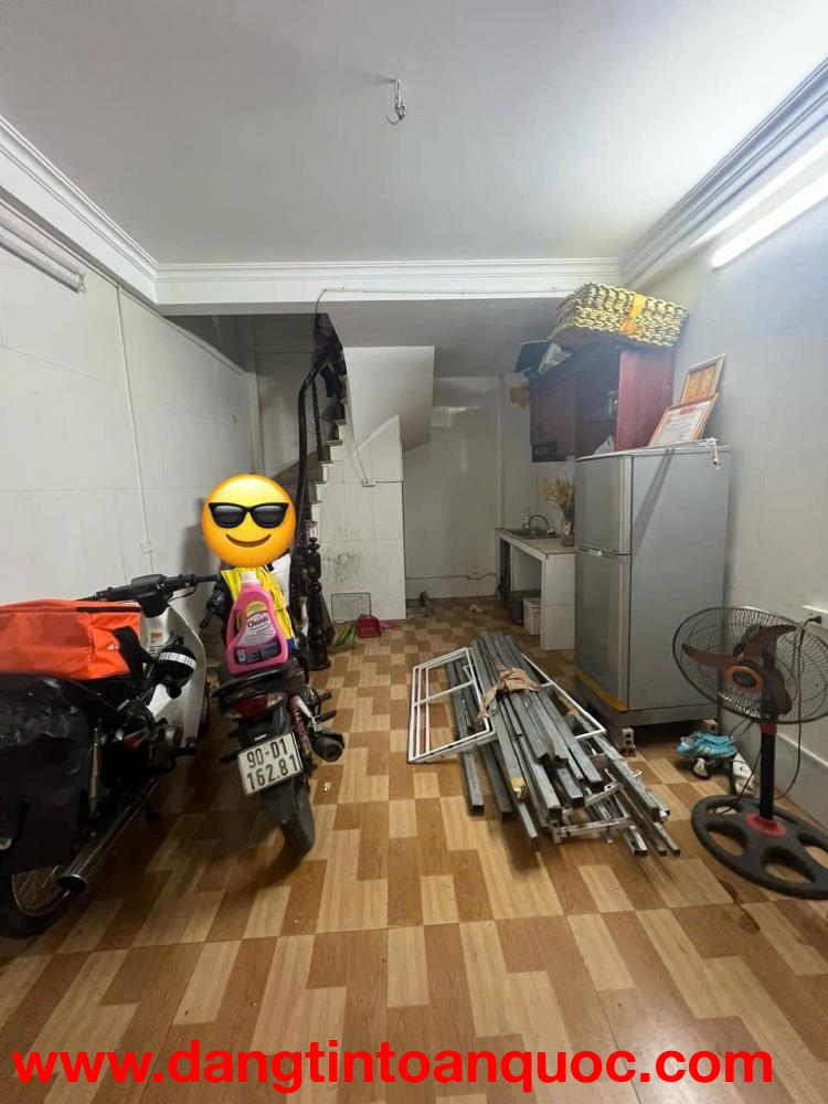 Bán nhà 21m x 4 tầng phố Tân Mai, 5m ra ô tô tránh, Giá 3 tỷ 300