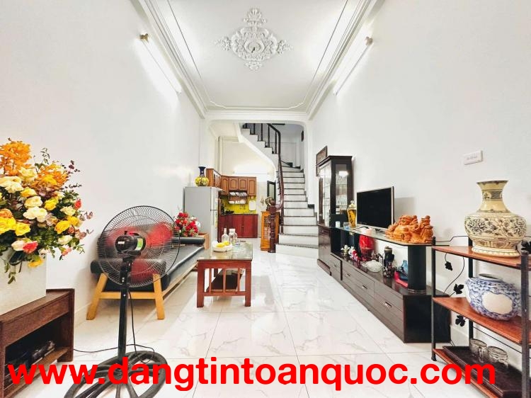 ????Ô tô đỗ cửa, Nguyễn Khang, 7.5 Tỷ, 26m x 6T Nhà đẹp, Ngõ thông????