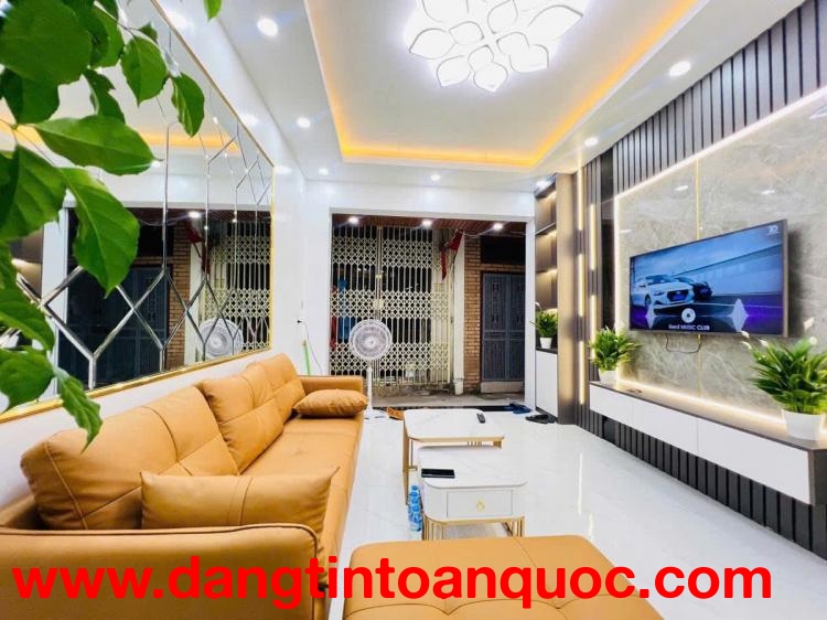 HẠ GIÁ SỐC -TRUNG TÂM Q.HAI BÀ TRƯNG- CHỈ 5 TỶ CÓ NGAY NHÀ 42M X 5 TẦNG