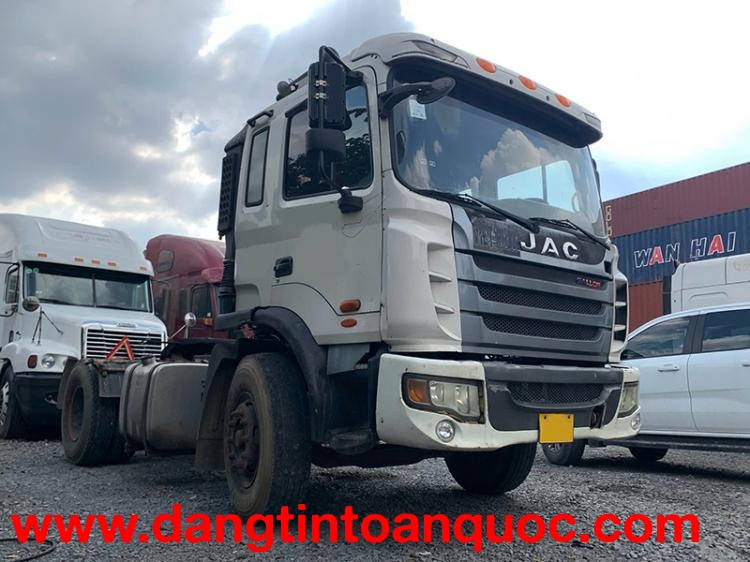 Xe đầu kéo JAC 1 cầu lap siêu đẹp có sẵn tại bãi