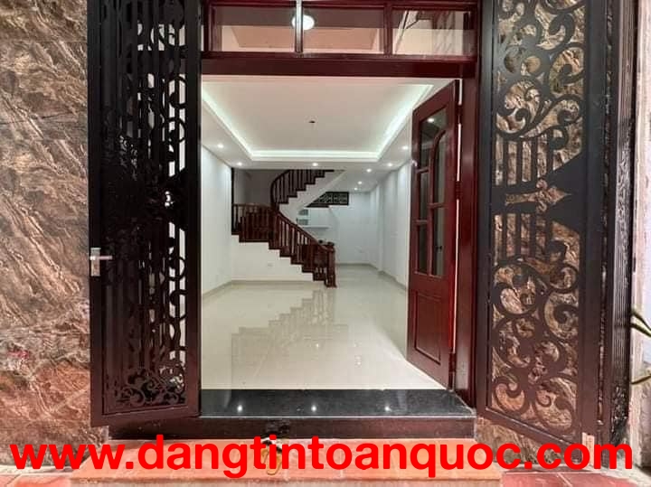 Bán Nhà Phố Xuân Thủy 52,5m2 x 4 tầng, 4 phòng ngủ đầy đủ công năng, gần Phố ngõ nông, giá đầu tư 9,