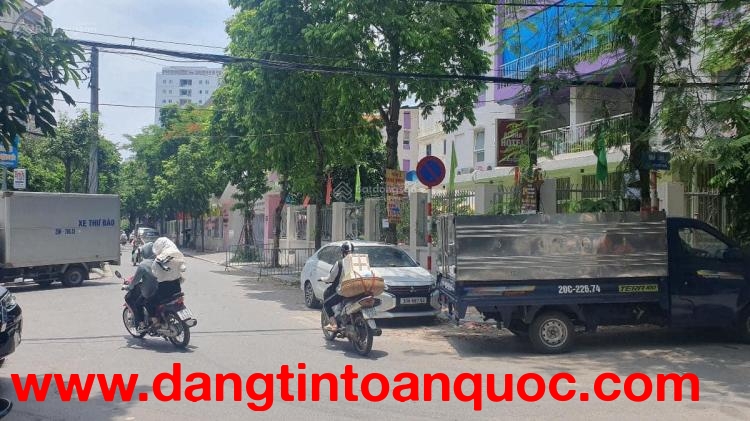 Cấn bán Gấp mảnh đất Lô Góc Phố Võ Chí Công - 42m2 Ô tô vào - Giá Nhỉnh 8 tỷ - Xây ở hoặc Dòng tiền