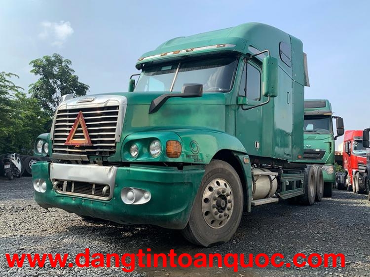 Xe đầu kéo Mỹ Freightliner 2003 cũ - Hàng đẹp sẵn có tại bãi