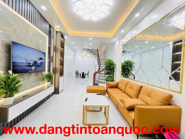 Bán nhà An Dương Vương, Tây Hồ, 46m x 3 tầng x MT4m. Oto đỗ cửa, Giá 5.65 tỷ.