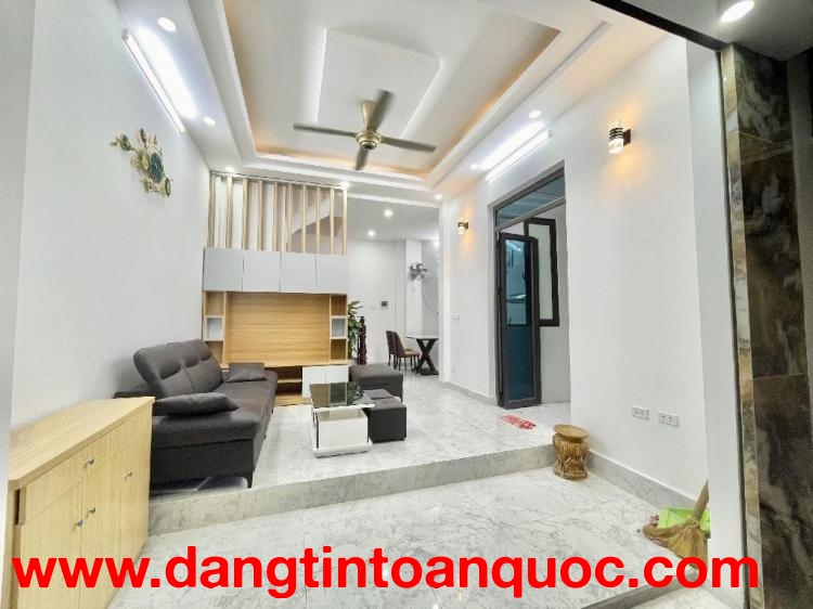 Bán nhà Xã Đàn sát ngã 6 Ô Chợ Dừa - Quận Đống Đa - DT 40m2 - 5 tầng - giảm chào sốc 300tr