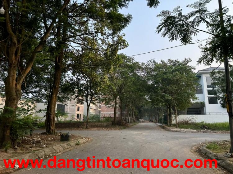 Bán đất tặng nhà KDT Hà Phong, Mê Linh, HN. Sổ đỏ sang tên ngay. DT 300m, giá 17 tỷ.