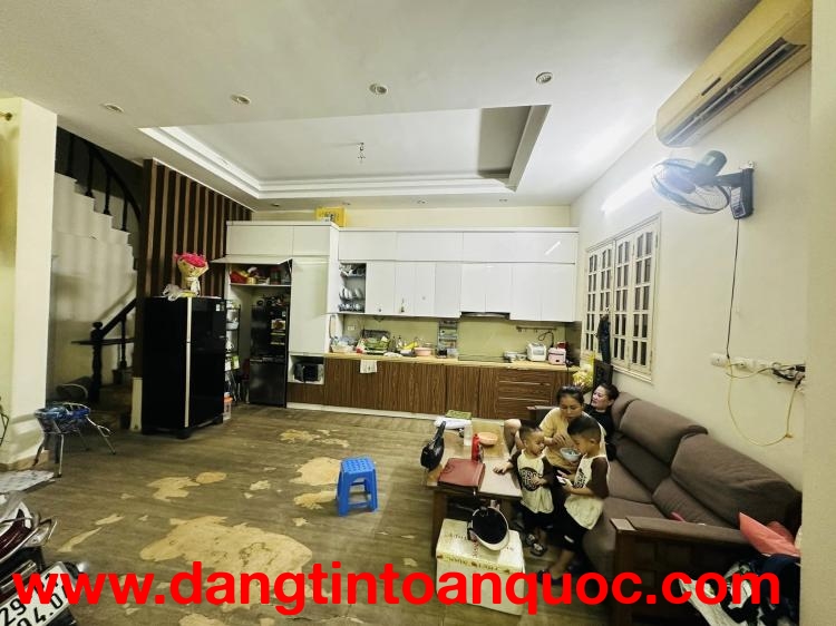 ⚜️ Bán nhà Vip Hoàng Cầu 55 M2 4T MT 6.3M, Chỉ 11 Tỷ Đống Đa Ô Tô Đỗ Cửa⚜️