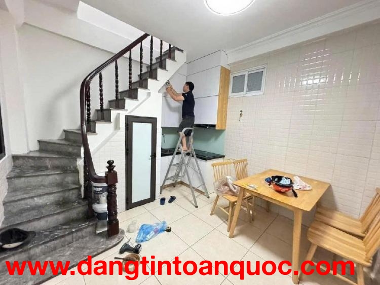 GẦN LĂNG BÁC - VƯỜN BÁCH THẢO - BA BƯỚC RA PHỐ - NGÕ THÔNG RA NGỌC HÀ