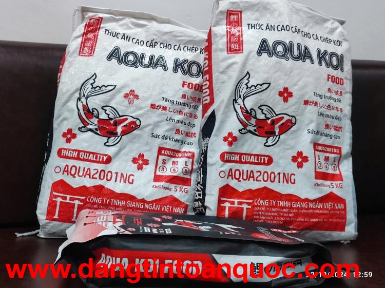 Thức ăn Aqua Koi 5 kg được chế tạo đặc biệt dành riêng cho cá Koi Việt