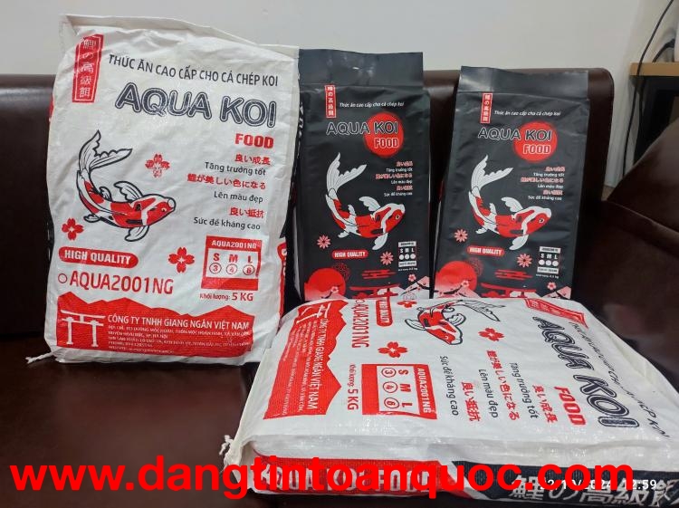 Thức ăn Aqua Koi dành cho cá Koi với giá cả hợp lý và phải chăng.