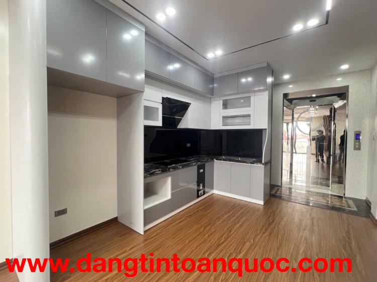 BÁN NHÀ NGUYỄN VĂN CỪ – THANG MÁY, 44M², 6 TẦNG, 10.X TỶ!