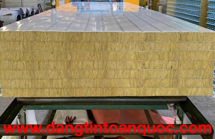 TẤM PANEL ROCKWOOL MANG ĐẾN SỰ AN TÂM VỀ KHẢ NĂNG CHỐNG CHÁY NỔ VÀ NGĂN CHẶN CHÁY LAN CHO CÁC CÔNG T