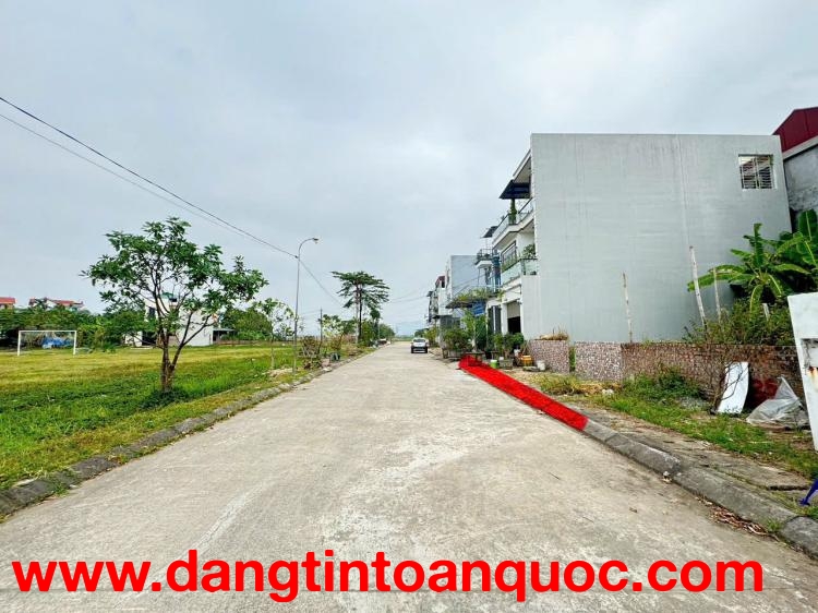 Bán đất Thanh Xuân, Sóc Sơn, HN. Đường 6m, vỉa hè, veiw sân bóng. DT 87m, giá 3,1 tỷ.