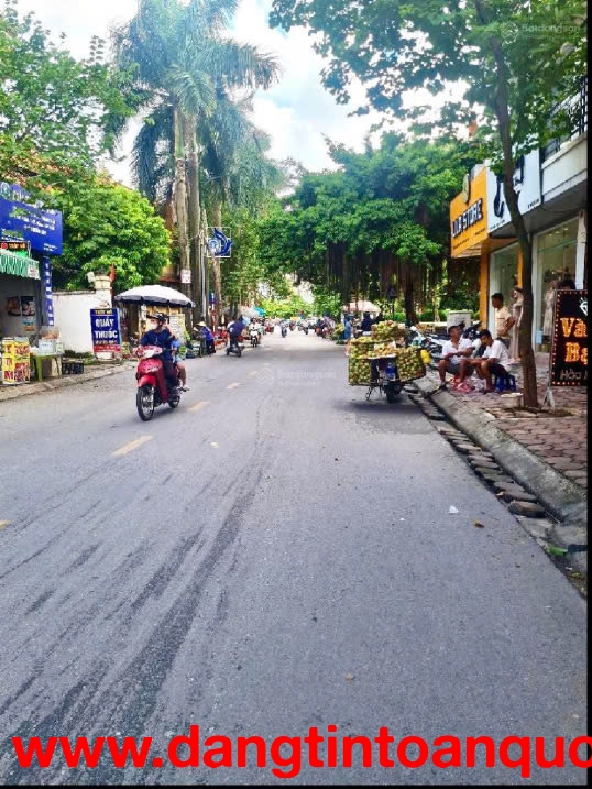 Bán nhà lô góc, ngay chợ Văn Điển, Trung Tâm Thanh Trì , Diện tích 30m2 x 3 tầng ở ngay. Giá bán 3.8