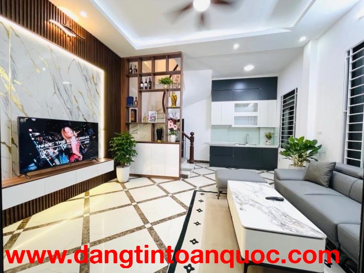 Bán nhà Hoàng Mai, 1 nhà ra ô tô tránh, 36m2, 3.7  tỷ