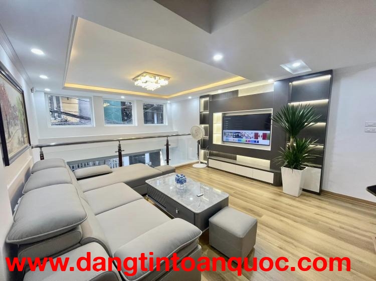 Bán Nhà Phố Quan Nhân, Thanh Xuân, 40m2, 5 Tầng Full Nội Thất 5 Sao, Gần Ô Tô, Nhỉnh 7 Tỷ