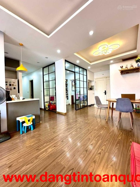 Bán gấp chung cư Eco Green Nguyễn Xiển, căn góc, 100m2, 3 ngủ, view đẹp, giá 6,35 tỷ