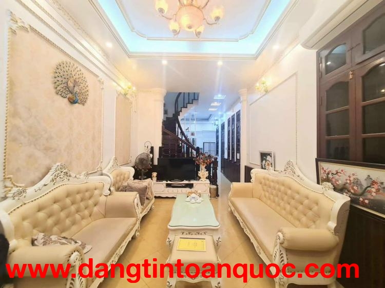 LẠC LONG QUÂN-kinh doanh- oto tránh –văn phòng  82m 5 tầng 18.5 tỷ