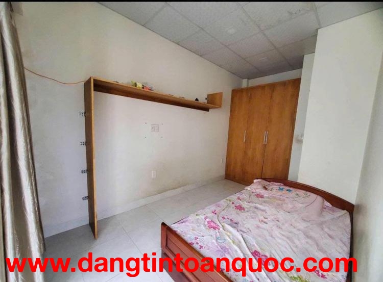 Bán Nhà 3 Tầng Hẻm Lê Hồng Phong, Nha Trang
Diện tích: 20.7m² - Giá: 1.6 Tỷ