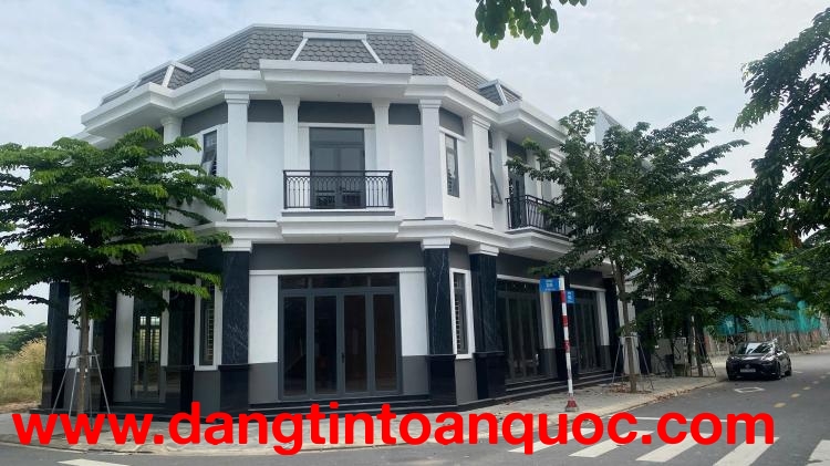 Nhà phố hiện đại tại Hòa Lợi, Bến Cát, giá rẻ 2,66 tỷ - Sổ hồng riêng!
Modern Townhouse in Hoa Loi, 