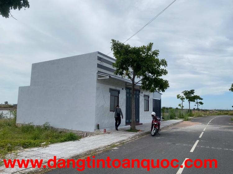 nhà đất TL 44A DT 350 m2  gần DA Gold Coast Long Điền 990tr NH hỗ trợ 70%