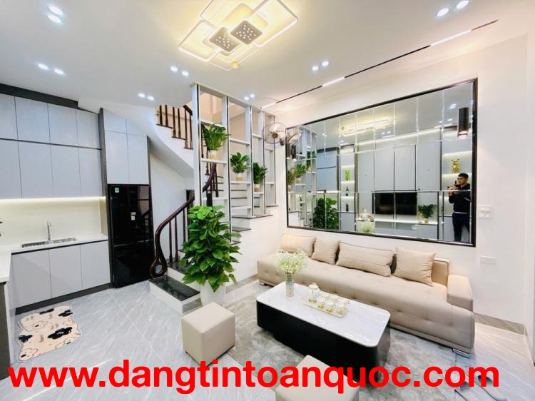 BÁN NHÀ HIẾM PHÂN LÔ NỞ HẬU - TRUNG TẢ - ĐỐNG ĐA - DT 30M2, 4 TẦNG