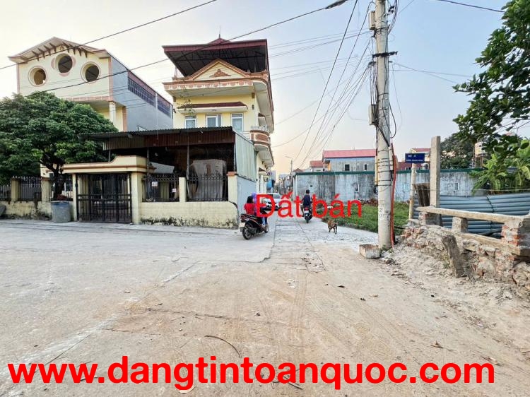 CC bán đất tổ 11, TT Quang Minh, Mê Linh, HN. Trục chính kinh doanh. DT 98m, giá 4,45 tỷ.