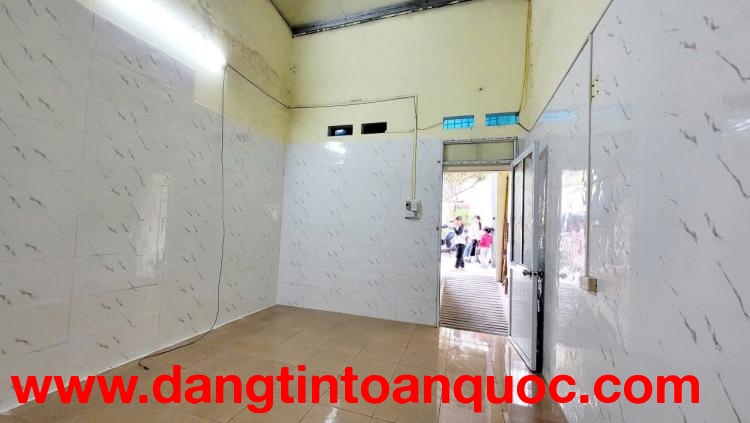 Bán đất tặng nhà cấp 4 tổ 8 Chi Đông, Mê Linh, HN. Mt rộng, oto đỗ đất. DT 120m, giá 3,68 tỷ.