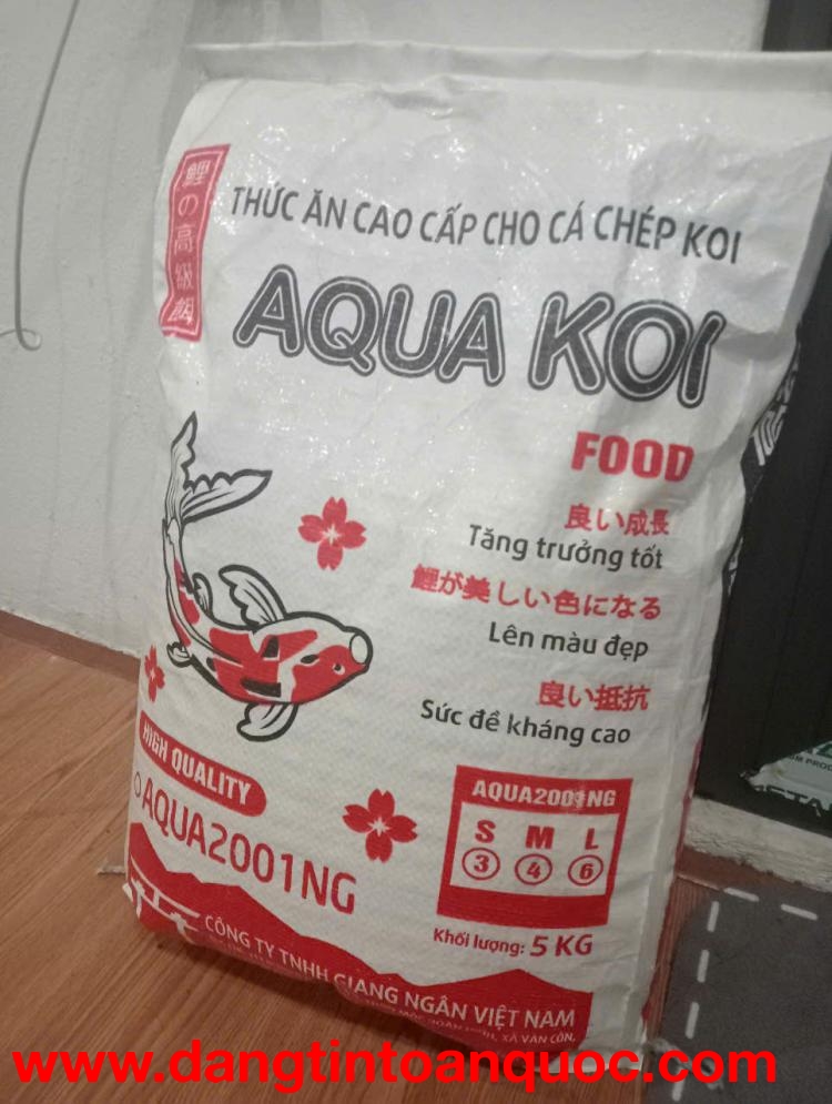 Công thức Siêu Tảo độc quyền của Aqua Koi không chỉ giúp tăng cường sắc tố tự nhiên mà còn mang lại 