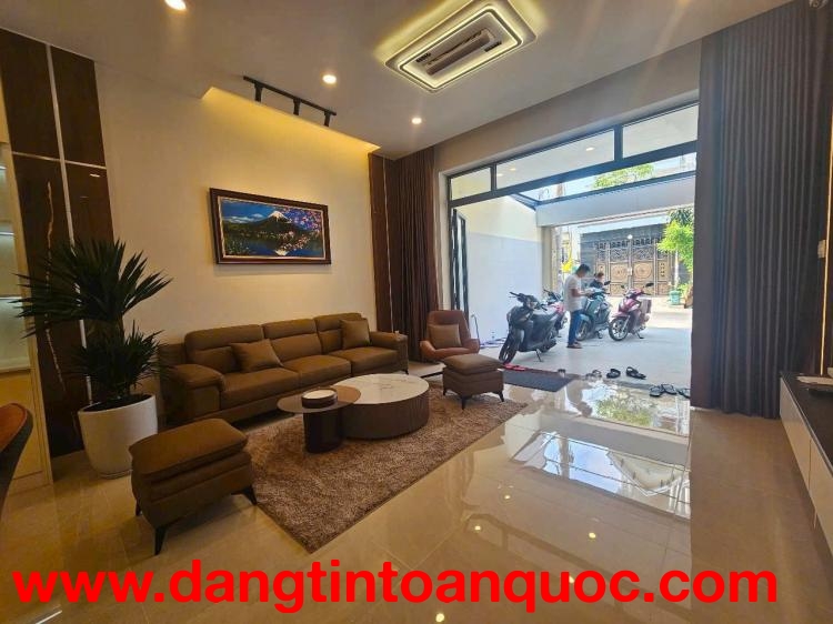 NHÀ PHỐ (5x25) CÓ THANG MÁY MẶT TIỀN HIÊP THÀNH 18, QUẬN 12 GIÁ HẤP DẪN