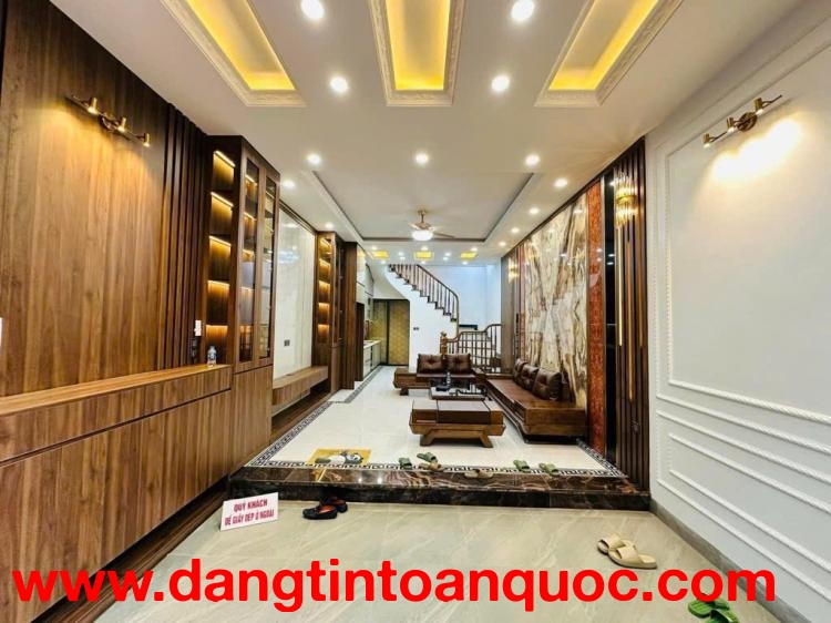 Bán Nhà Hoàng Đạo Thành, Phân Lô, Dân Xây Chắc Chắn, Sổ Full Thổ Cư, 6.8 Tỷ