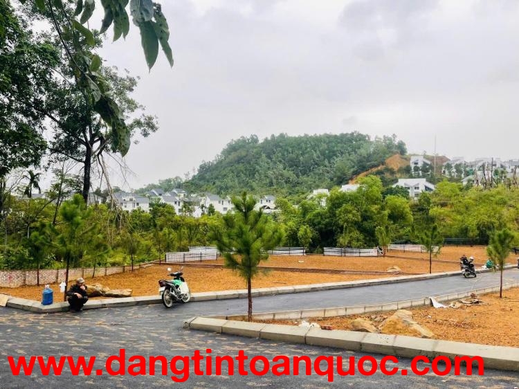 Bán đất nghỉ dưỡng chung vách KĐT Xanh Villas đường to giá rẻ 403m nhỉnh 10tỷ