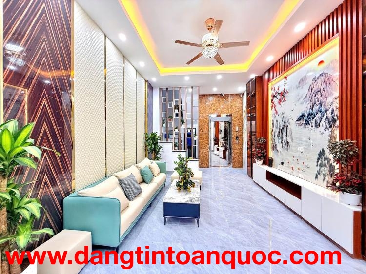 Bán Nhà Phố Xuân La 40m2 x 6 tầng thang máy, nhà mới kính koong full nội thất với 3 phòng ngủ đầy đủ