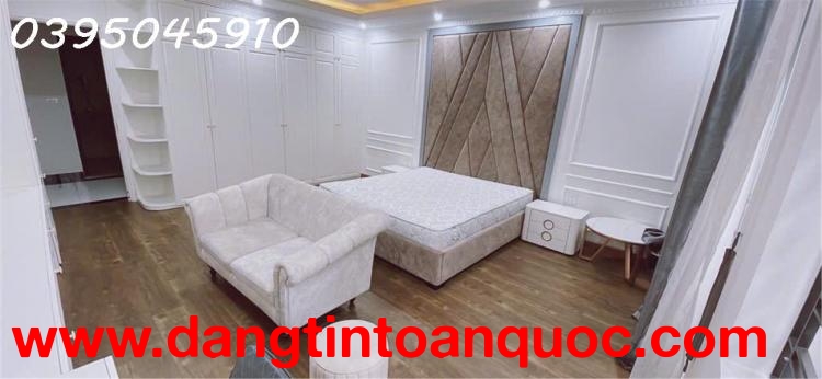 SIÊU HIẾM BỒ ĐỀ - NHÀ ĐẸP 6 TẦNG THANG MÁY - Ô TÔ 7 CHỖ ĐỖ CỬA VÀO NHÀ - HÀNG ĐẸP - HIẾM - BAY NHANH