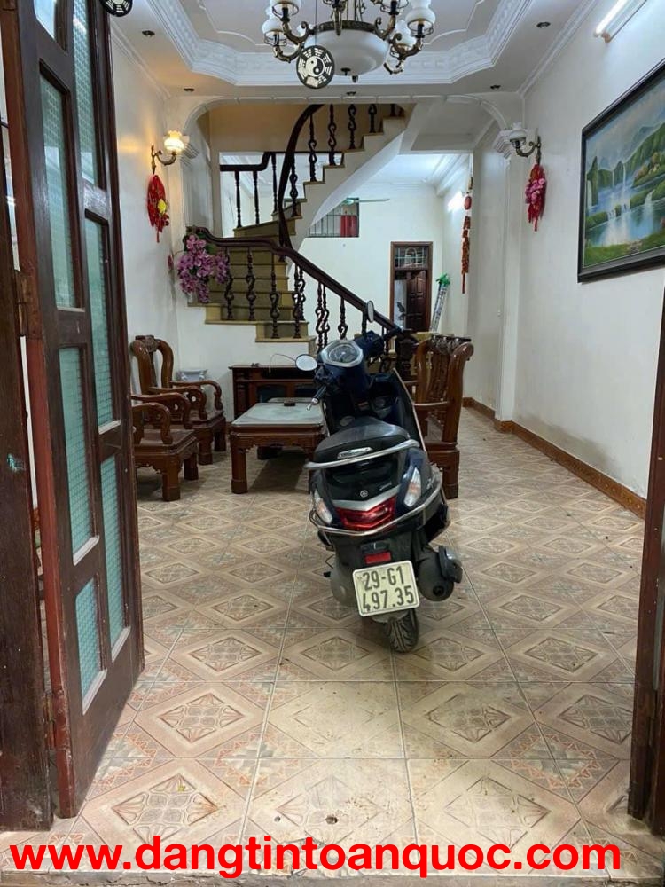 Cho thuê nhà LÀM VP, C.TY, Ở 6 NGƯỜI ngõ 141 Quan Nhân 4 tầng x 60m2, 4 ngủ, 18 Triệu