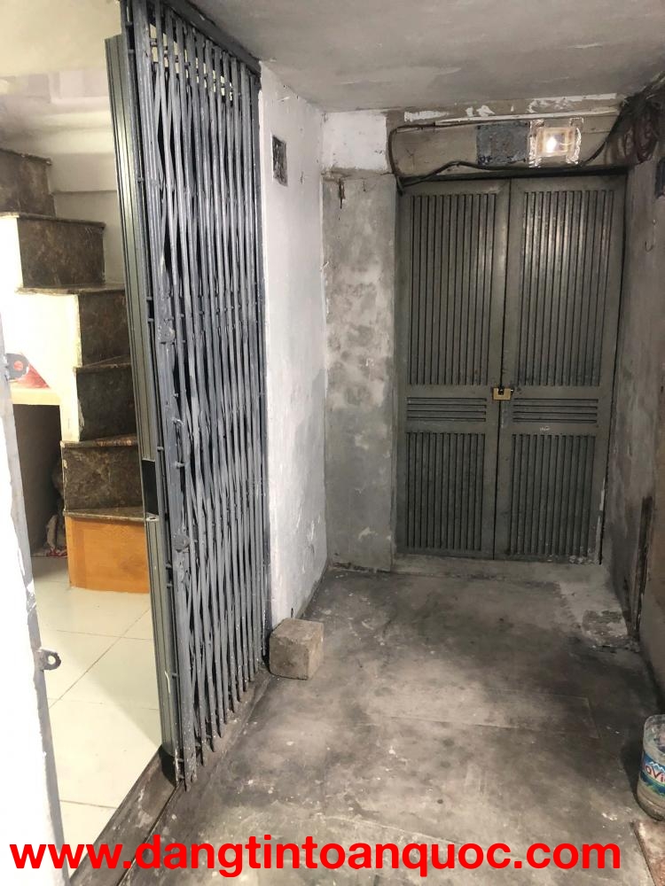 1 tỷ có ngay hộ khẩu Đống Đa - Phố Nguyễn Lương Bằng, 3 tầng x 12m, 2 ngủ, 100m ra ô tô