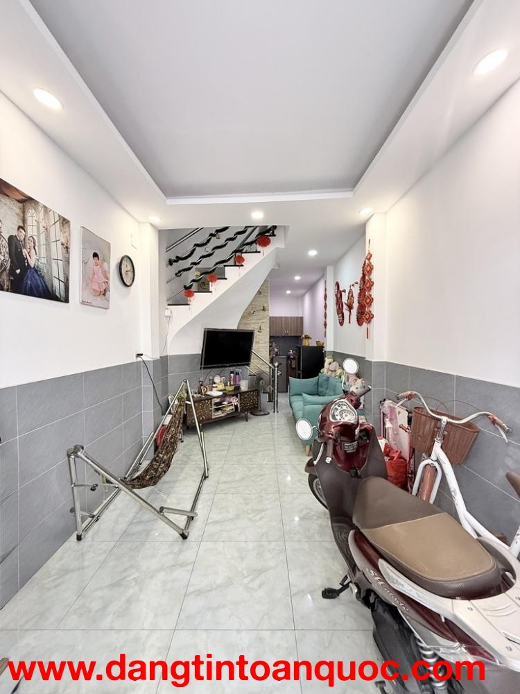 NGAY TÊN LỬA, GẦN CHỢ, 30M2, 3 TẦNG GIÁ CHỈ NHỈNH 3 TỶ