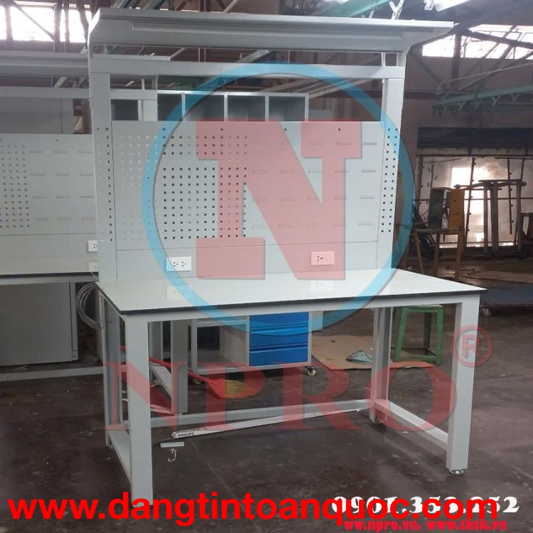 Bàn thao tác KT: 1500Wx750Dx2100Hmm