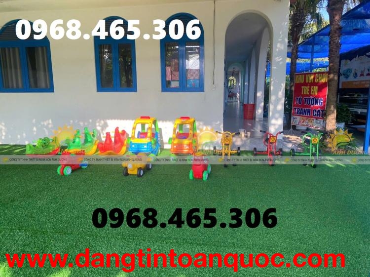 Xe chòi chân ô tô, bập bênh nhựa mầm non nhập khẩu