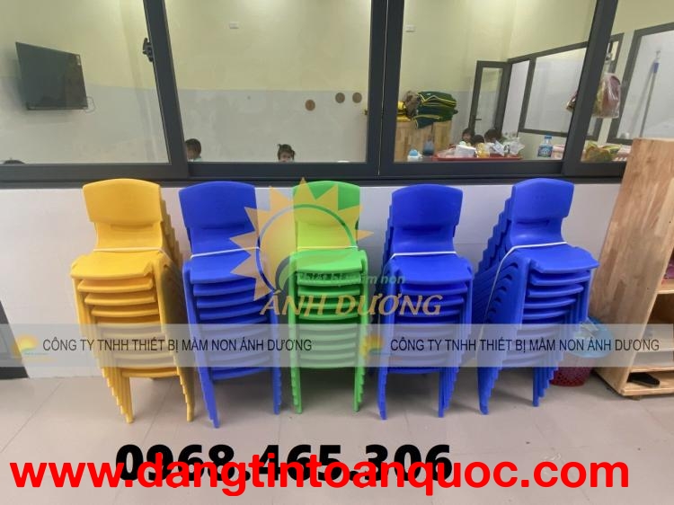 Ghế nhựa đúc mầm non nhập khẩu nhiều màu
